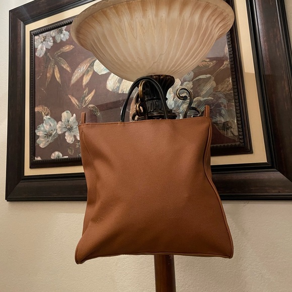 La Rue please check all picture of condition - Picture 4 of 17